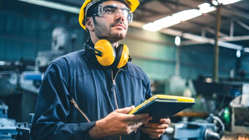 imagen-representativa-de-tecnico-Las-5-causas-mas-comunes-de-fallos-en-equipos-industriales-que-todos-ignoran