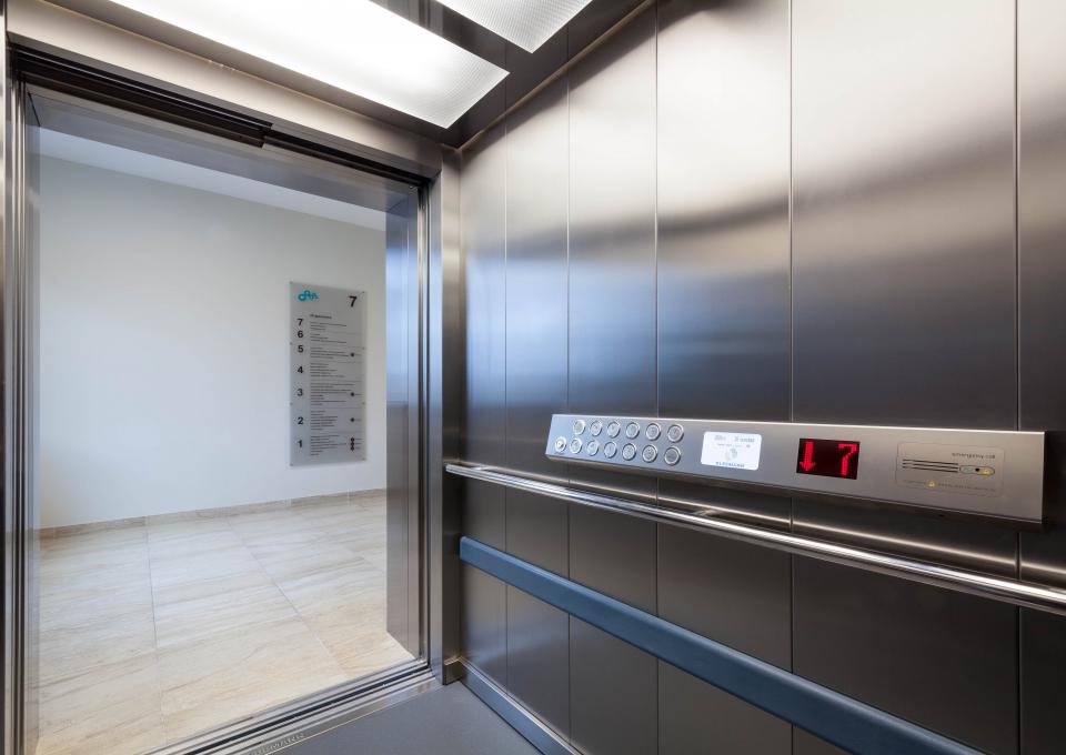 Ascensores de pasajeros Atlas HRS Compact para hospitales, hoteles y oficinas